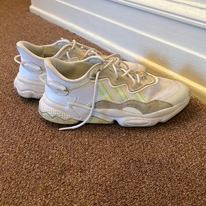 Adidas ozweego size 10 W, 8.5 M